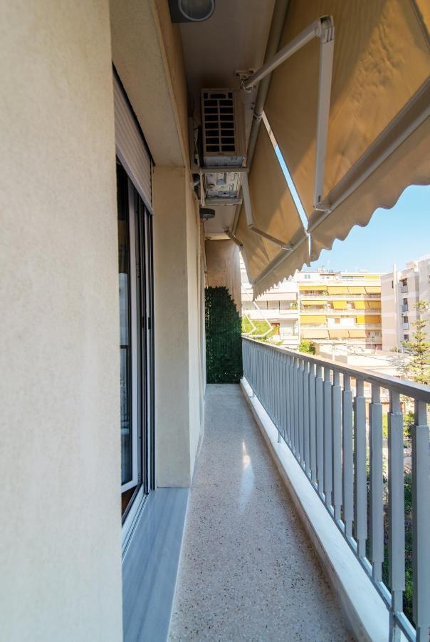 Luxury 1-Bedroom Apartment By The Sea In Athens Atenas Exterior foto