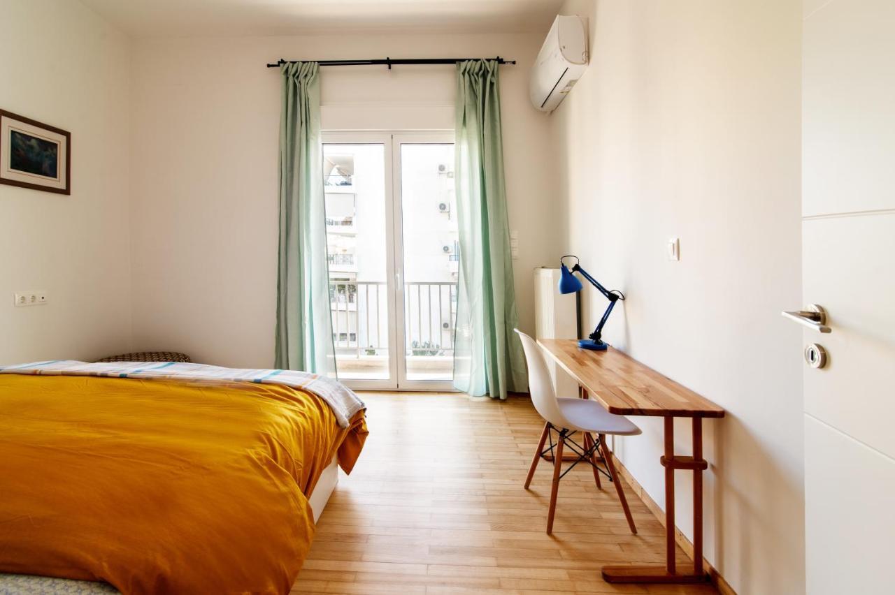 Luxury 1-Bedroom Apartment By The Sea In Athens Atenas Exterior foto